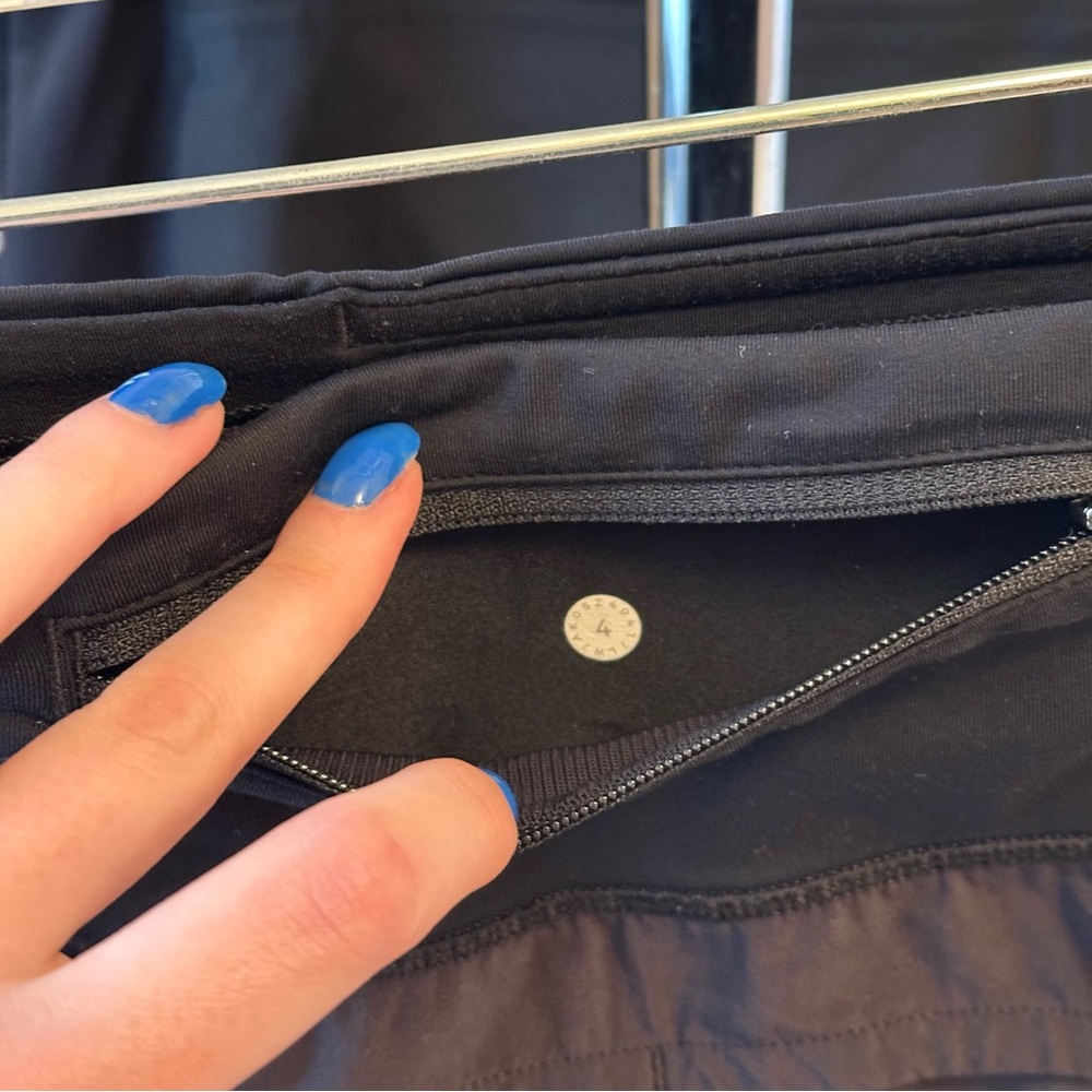 Lululemon black shorts sz 4 - Picture 4 of 5